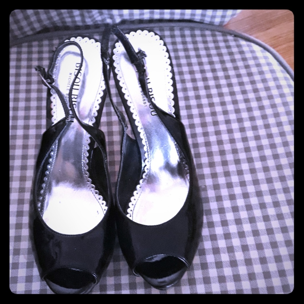 Black Peep toe Bisou Bisou peep toe heels.